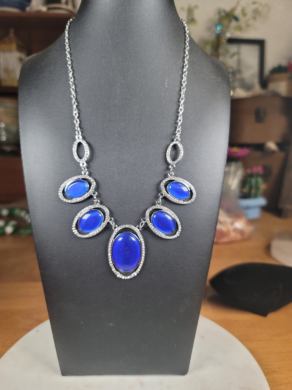 paparazzi Cobalt Blue Oval Cat's Eye Statement Necklace